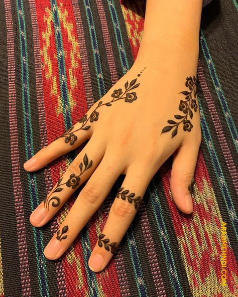 50 Right Hand Mehndi Design (Henna Design) - October 2019 Mehndi Designs Unique Modern, Right Hand Mehndi, Easy Back Hand Mehndi Designs, Bridal Mehndi Designs Unique, Right Hand Mehndi Design, Easy Back Hand Mehndi, Elegant Mehndi Designs, Elegant Mehndi, Wrist Henna