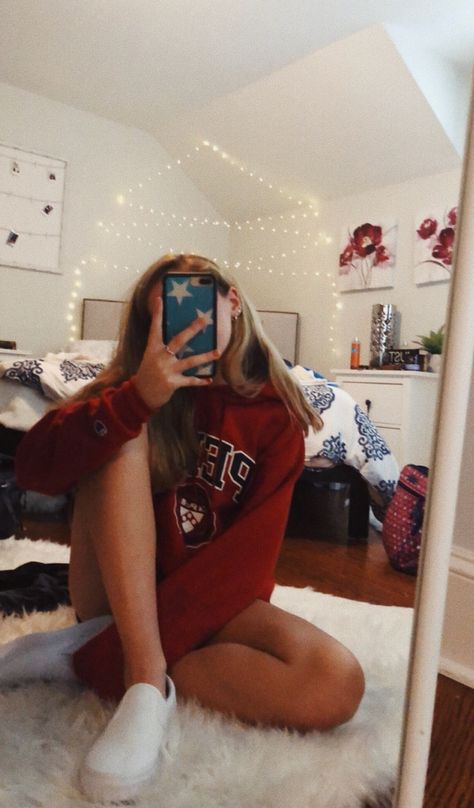 pinterest: natalyelise7 ✰ ootd mirror selfie vsco Vsco Pics Ideas, Vsco Pic Ideas, Insta Mirror Pic Ideas, Cute Mirror Pics, Modele Fitness, Pose Fotografi, Photographie Portrait Inspiration, Shotting Photo, Selfie Poses Instagram