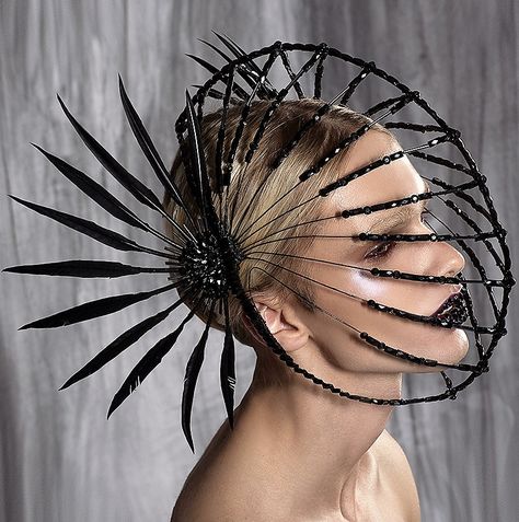 Cool Headpieces, Allegorical Sculpture, Avangard Fashion, Festival Outfits Rave, Geometric Fashion, Face Jewels, Fashion Mask, Mannequin Heads, Fashion Face Mask