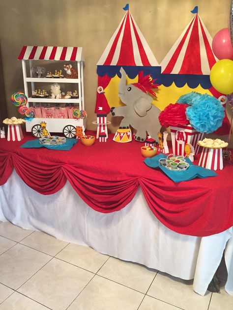 I like the tablecloth and the circus/elephant, we were trying to figure out how to do tablecloths I think Circus Themed Birthday Party, Carnival Baby Showers, Circus Birthday Party Theme, Carnival Birthday Party Theme, Pto Ideas, Circus Carnival Party, Circus Decorations, Clown Party, Circus Theme Party