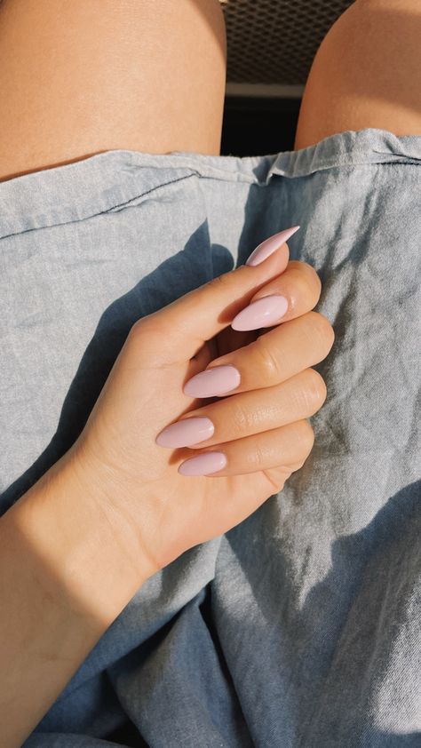 Purple, simple nails, summer Purple Nails For Summer, Simple Color Nails, Pale Purple Nails, Light Lavender Nails, Light Purple Nails, Princess Nails, Nails For Summer, Lavender Nails, Color Nails