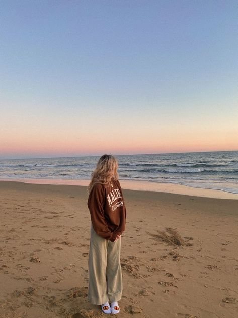 Surfergirl Style, Winter Beach, Cute Photography, Best Photo Poses, Vacation Pictures, Summer Dream, Surfer Girl, Summer Pictures, Instagram Inspo