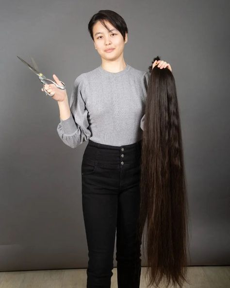 Shaved Hair Women, Long Hair Cut Short, Before And After Haircut, Long Hair Ponytail, Extremely Long Hair, Hair Ponytail, Short Hair Styles For Round Faces, Super Long Hair, Short Haircut