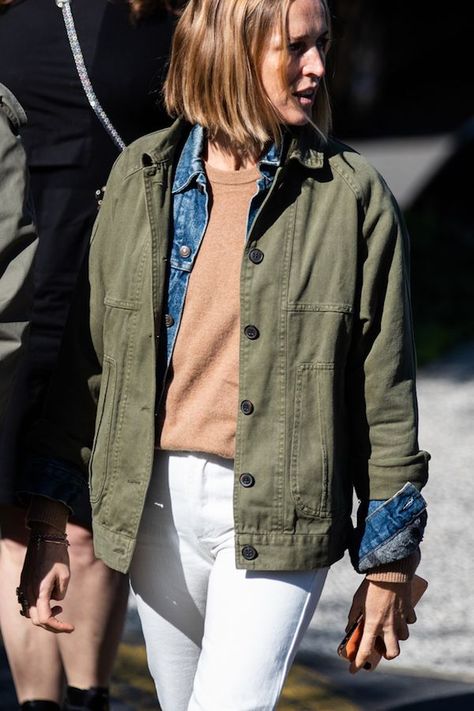 The Street Style Way to Layer 4 Spring Must-Haves Pijamas Women, Jeans Trend, Jean Jacket Outfits, Army Green Jacket, Pullover Outfit, Looks Street Style, Street Style Trends, Layering Outfits, Mode Inspo