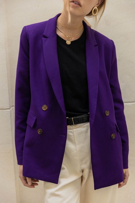 Purple Blazer Outfit, Look Working Girl, Winter Bright, Suit Purple, Spring Blazer, Purple Blazer, Purple Vests, Neutral Outfits, Beauty Corner