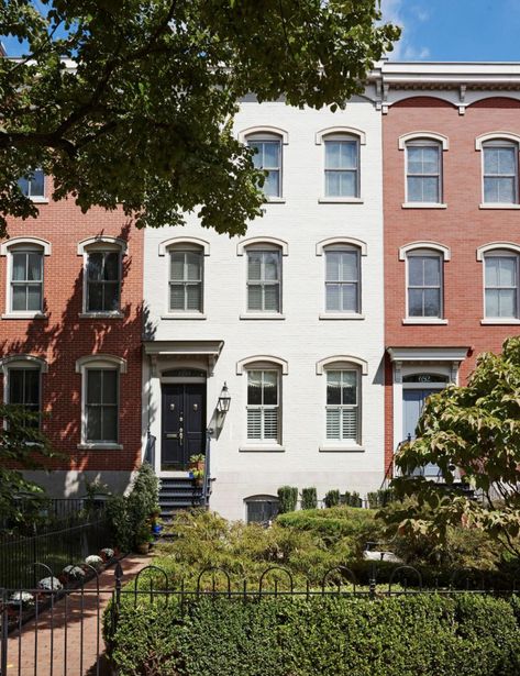 Should you paint your beautiful brick house? : Annie Elliott Design White Brick Townhouse, New House Look Old, Brick Townhouse, Brick Archway, Townhouse Exterior, Paint Your House, Hgtv Magazine, Traditional Paint, Red Brick House