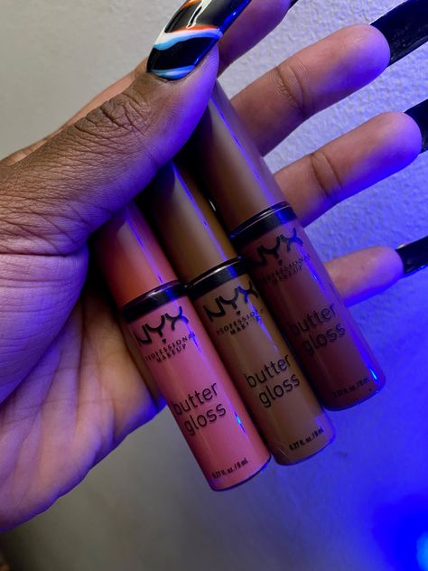 Nyx Butter Gloss Swatches Dark Skin, Nyx Butter Gloss Dark Skin Lip Combo, Nyx Butter Gloss Dark Skin, Nyx Butter Gloss Bit Of Honey, Lipgloss Ideas, Nyx Intense Butter Gloss, Glamour Makeup Looks, Apartment Decorating For Couples, Nyx Butter