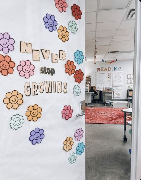 Teaching Classroom Decor, Never Stop Growing, Themed Classroom Decor, Classroom Goals, Kindergarten Classroom Decor, Prek Classroom, Maggie Mae, Classroom Makeover, Toddler Classroom