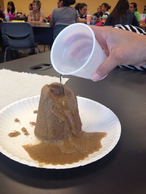 Erosion Erosion Experiments, Erosion Activities, Elementary Earth Science, Earth Science Activities, 5th Grade Science, Earth Surface, Animal Habitats, Science Experiment, Earth Science