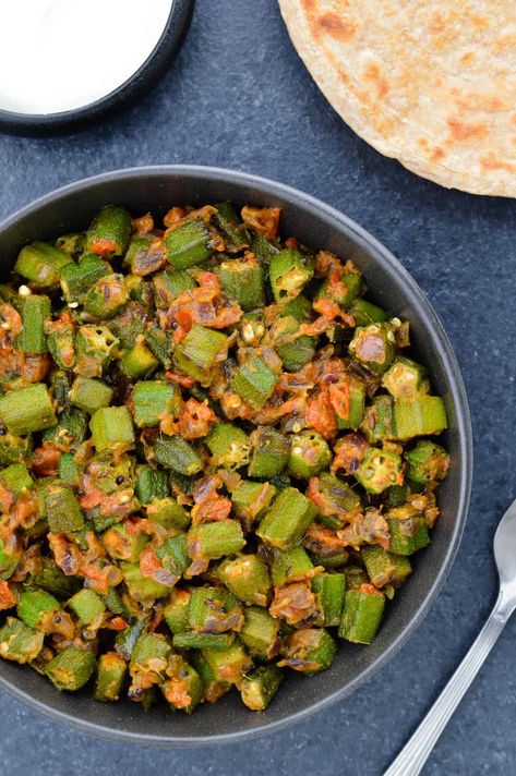 Bhindi Masala (Indian Okra Stir Fry) Spicy Indian Chicken, Indian Okra, Easy Indian Curry, Bhindi Masala Recipe, Vegetarian Rice Dishes, Indian Main Course, Bhindi Fry, Okra Curry, Roasted Okra