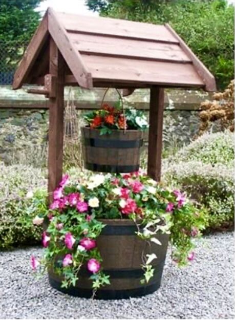 Wishing Well Garden, Diy Wishing Wells, Plant Care Houseplant, French Country Garden, Cottage Garden Design, Outside Living, Patio Designs, Wishing Well, Backyard Patio Designs