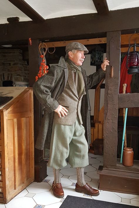 Irish Travellers Style, Country Fashion For Men, Irish Mens Fashion, Adventurer Character, Themed Picnic, Tweed Outfit, Irish Travellers, Plus Fours, Grandpa Style