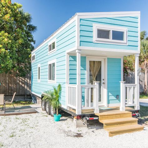 Vacation goals. Florida Beach Resorts, Tiny Beach House, Interior Vintage, Tropical Home Decor, Casa Container, Modern Tiny House, Beach Cottage Decor, Mobil Home, Beach House Interior