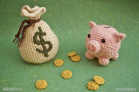 How to Crochet A Piggy Bank and Money Bag (EXCLUSIVE PATTERN) (Love this-thanks Jae! :)) Piggy Banks, Crochet Items, Crochet Diy, Crafty Craft, Money Bag, Craft Time, Crochet Dolls, Crafts To Do, Yarn Crafts