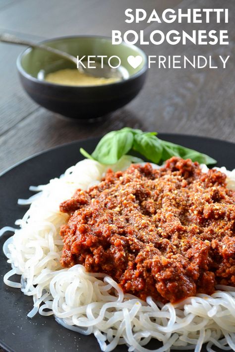 keto spaghetti bolognese Sausage Bolognese, Bacon Vodka, Keto Spaghetti, Keto Pasta Recipe, Keto Pasta, Spaghetti Bolognaise, Low Carb Noodles, Sausage Spaghetti, Bolognese Recipe