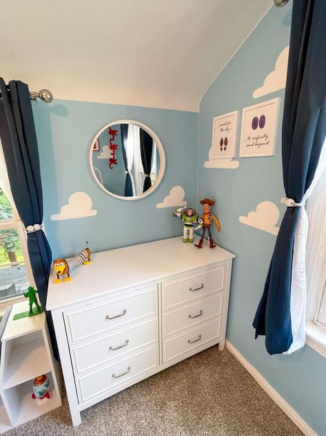 Pixar Nursery, Toy Story Bedroom, Toy Story Nursery, Toy Story Room, Baby Boy Room Themes, Toy Story Baby, Disney Room Decor, Disney Bedrooms, Baby Room Themes