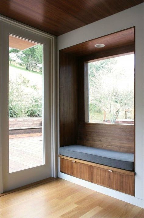 Ideas for a Sitting Bench Under a Window 7  Quirky architecture inspiration for Kate Beavis Your Vintage Life, vintage blogger, writer and speaker on homes, fashion, weddings and lifestyle. #architecture #design #style #yourvintagelife Amazing Mudrooms, Modern Window Seat, Modern Bay Window, Welcoming Entryway, Bay Window Seat, Window Seat Design, Modern Entry, Mudroom Design, Window Benches