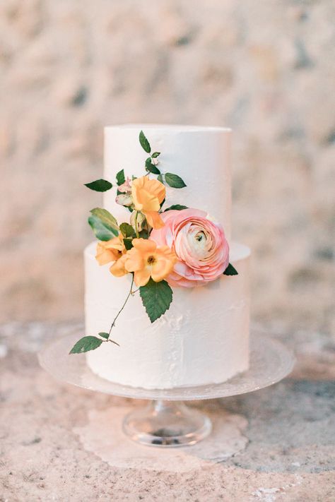 Wedding Cake Centerpieces, Wedding Cake Options, Lush Wedding, Black Wedding Cakes, Fresh Flower Cake, Beige Wedding, Wedding Treats, Gorgeous Wedding Cake, Simple Wedding Cake