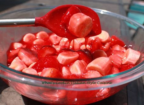 Knockoff Banana Strawberry Jello Salad | What's Cookin' Italian Style Cuisine Strawberry Banana Desserts, Strawberry Jello Dessert, Strawberry Jello Salad, Banana Salad, Strawberries And Bananas, Chinese Buffet, Jello Desserts, Strawberry Jello, Chinese Dessert