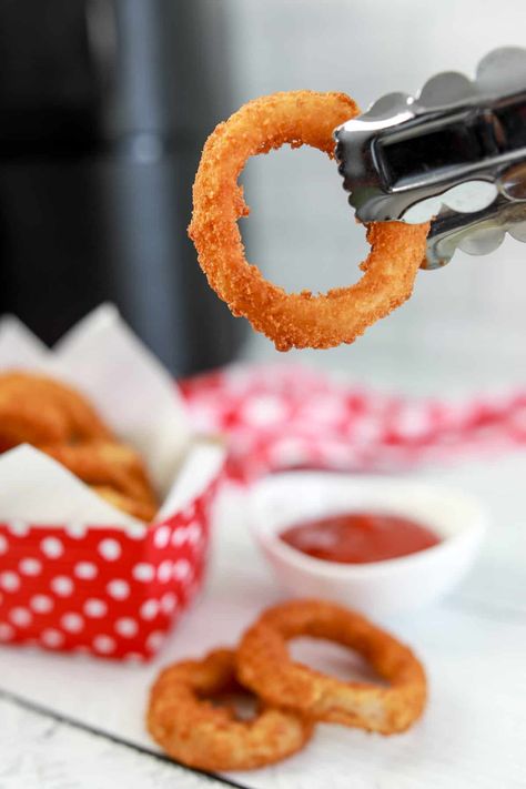 Red Robin Onion Rings in Air Fryer - Fork To Spoon Red Robin Onion Rings, Onion Rings In Air Fryer, Onion Rings Easy, Onion Rings Air Fryer, Cooking Onions, Tangy Bbq Sauce, Shake N Bake, Golden Rings, Popular Snacks