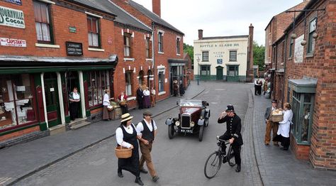 Black Country Museum (@BCLivingMuseum) | Twitter Black Country Museum, Black Country Living Museum, Peaky Blinders Series, Messy Nessy Chic, Living Museum, Story Of The World, West Midlands, Peaky Blinders, Historic Buildings