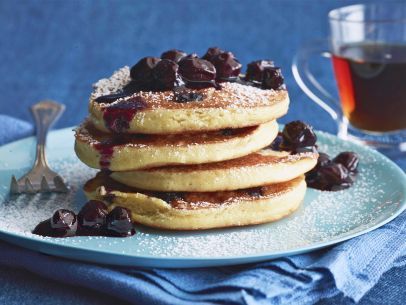 Cake-Mix Blueberry Pancakes Cake Mix Pancakes, Blueberry Cake Mix, Homemade Cake Mixes, Blueberry Pancakes Recipe, Cake Mixes, Blueberry Sauce, Breakfast Bites, Pancakes Easy, Blueberry Pancakes