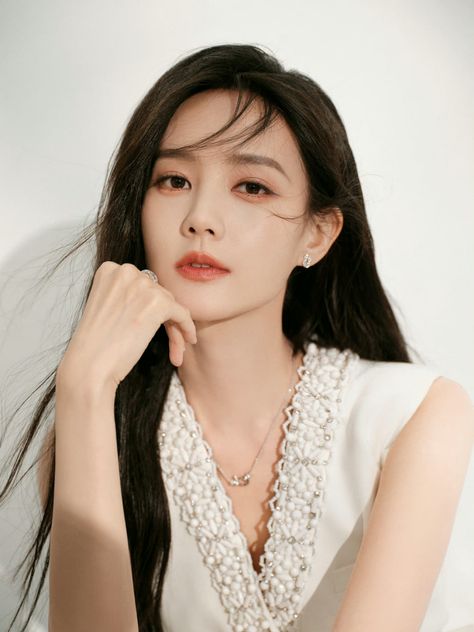 Li Yitong, Chinese Actress, Style Icons, Asian Beauty, Actresses, Actors, Celebrities, Hair Styles, Hair