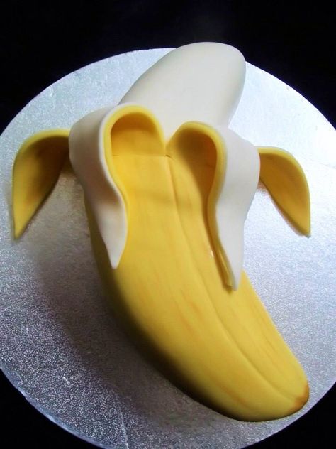 Banana cake Banana Themed Birthday Cake, Banana Themed Cake, Banana Shaped Cake, Banana Theme Cake, Twilight Cake, Banana Birthday, Monkey Cakes, Illusion Cakes, Banana Party