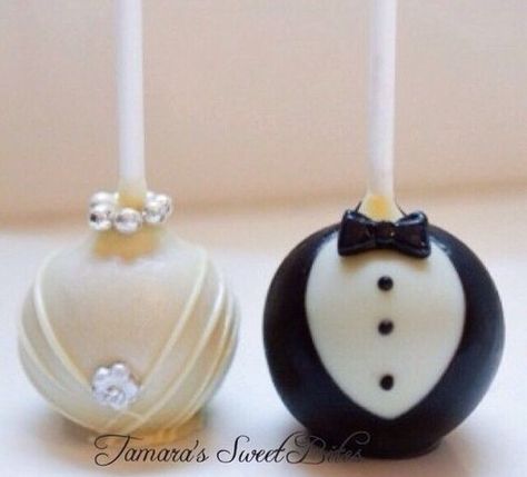 Bride Groom Cake Pops, Bride And Groom Cake Pops, Wedding Chocolate Decoration, Apple Sticks, Cake Bride, Wedding Snacks, Pop Cakes, Wedding Cake Pops, Edible Favors