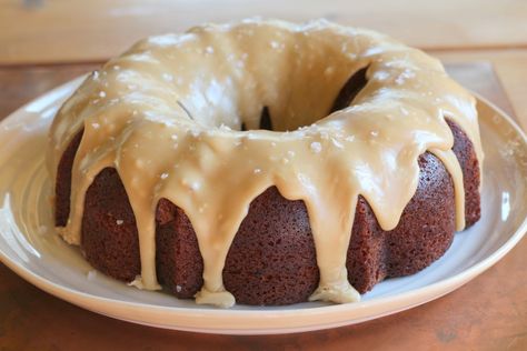 Butter Glaze For Cake, Peanut Butter Ganache, Salted Caramel Icing, Peanut Butter Glaze, Coke Cake, Peanut Butter Icing, Lengthen Eyelashes, Butter Glaze, Dessert Oreo