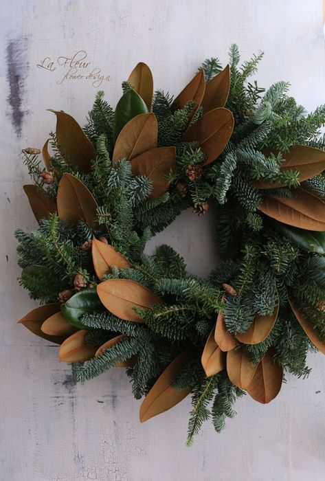 Natural Christmas Decor, Evergreen Wreath, Magnolia Leaves, Christmas Greenery, Natural Christmas, Xmas Wreaths, Christmas Inspo, Noel Christmas, Winter Wreath