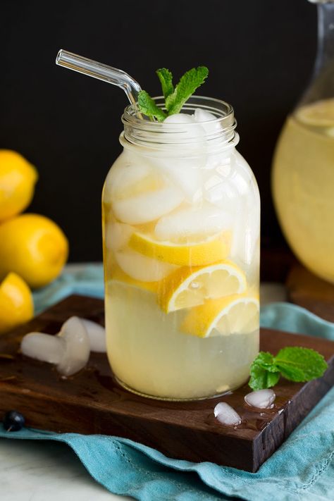 Homemade Fresh Lemonade Lemonade Recipe For One, Gallon Lemonade Recipe, Easy Lemonade Recipe, Homemade Lemonade Recipes, Best Lemonade, Make Simple Syrup, Lemon Drink, Lemonade Drinks, Lemonade Recipe