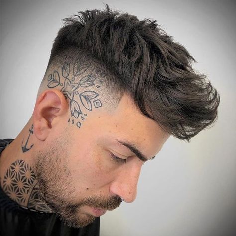 Skin Fade And Head Tattoo #fadehaircut #baldfade #skinfade #haircuts #menhaircuts ❤️ There are many types of fade haircut men can play around with. Anything from low to high, from comb over to with beard is at your disposal! #lovehairstyles #hair #hairstyles #haircuts Head Tattoo Men, Meaningful Quote Tattoos, Bald Head Tattoo, Tattoo Crane, Types Of Fade Haircut, Scalp Tattoo, Hairstyles Mens, Trendy Mens Hairstyles, Quote Tattoos