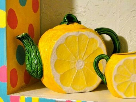 Estilo Kitsch, Sliced Lemon, Vintage Teapots, Matching Mugs, Cute Teapot, Kitsch Vintage, Novelty Teapots, Teapots Unique, Vintage Teapot