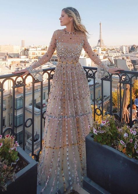 Os vestidos de festa da Lala Rudge Embellishment Embroidery, Floral Embellishment, Sleeve Embroidery, Fashion Gowns, Style Party, Yes To The Dress, Kinds Of Clothes, Dress Store, Pattern Floral