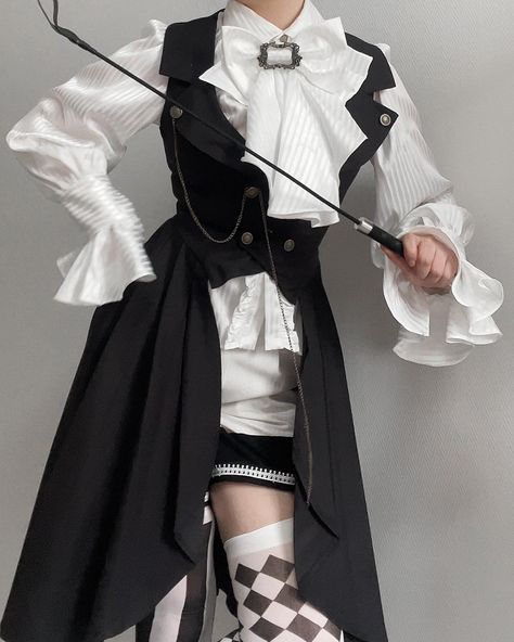 🤩Prince style Ouji fashion outfit: tailed waistcoat, high waist shorts and black/ white long sleeves shirt. 👉Search 'EGYOD-' on devilinspired.com #devilinspired #oujifashion #oujistyle #princestyle #ouji #lolitacoord #lolitafasion Pentagram Outfit, Black And White Casual Outfits, Suit Back Neck Design, White Long Sleeves Shirt, Ouji Style, Prince Style, Hero Outfits, Ouji Fashion, White Long Sleeves