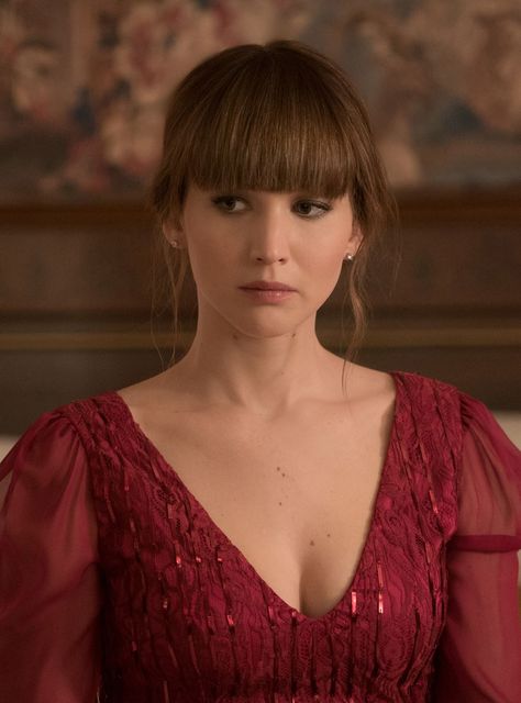 Jennifer Lawrence Would Use Her Red Sparrow Skills To Spy On Taylor Swift+#refinery29 Red Sparrow Movie, Jennifer Lawrence Red Sparrow, Jennifer Lawrence Movies, Jennifer Laurence, Jennifer Lawrence Photos, Red Sparrow, Mary Louise Parker, Jennifer Lawrence Pics, Actrices Hollywood