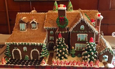 Gingerbread House Big, Big Gingerbread House, Gingerbread House Template, Gingerbread House Designs, Gingerbread Village, Bff Birthday Gift, Bff Birthday, Gingerbread Decorations, Christmas Gingerbread House