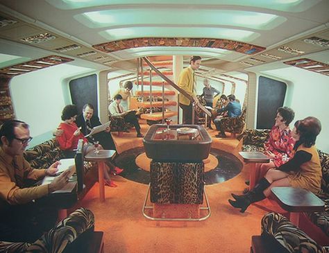 Airplane barlounge Boeing 747 8 Intercontinental, Airplane Interior, First Class Flights, Jumbo Jet, Joe Colombo, Piano Bar, Aircraft Interiors, Come Fly With Me, Vintage Airlines