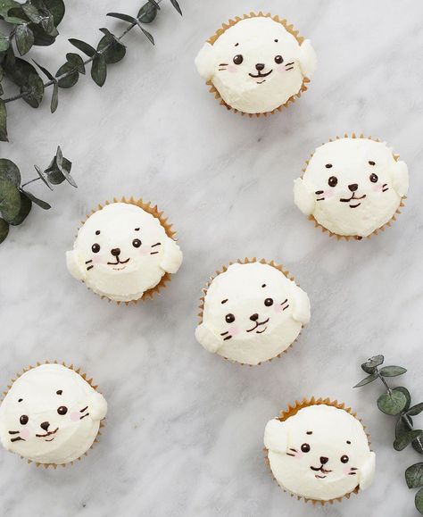 joanne on Instagram: “☁️ Fluffy seal pup cupcakes🧁 inspired by the chubby seals I met at an Aquarium in Osaka, Japan. They’re living the best life, with naps and…” Seal Themed Birthday Party, Seal Birthday Party, Seal Cupcakes, Seal Birthday Cake, Fluffy Seal, Seal Cake, Baby Seal Pup, Small Batch Cupcakes, Living The Best Life