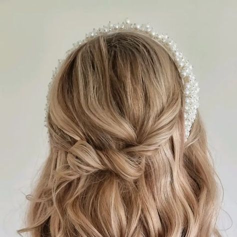 Victoria Bridal Hair Dorset on Instagram: "Loved creating this gorgeous half up half down for @annabridal finished with a beautiful beaded pearl hairband  Working alongside @tarasangermakeup Dress @suzanneneville  2023 bookings have been getting busy and I hate to turn people down so please don't hesitate to contact me if my work is your style💕  #weddingdayready #weddinghairdo #weddingday #dorsethairstylist #2022bride #bridetobe #bride #realbride #elegantbride #elegance #style #hairstyle #hairstyling #halfuphalfdown #hairdo #christchurchweddings #pooleweddings #bridalhair #weddinghair #hairinspiration #weddinghairideas #hairideas #updoideas #weddingday #beautifulbride #beautifulhair" Wedding Hairband Hairstyle, Bride Hair Down, Pearl Hairband, Hairband Hairstyle, Bridal Hair Down, Wedding Glam, Wedding Hairband, Deb Dresses, Hairdo Wedding