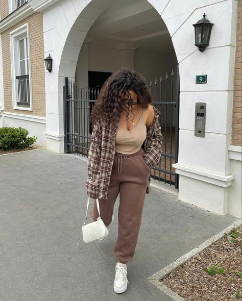 Brown Low Dunks Outfit, Brown Nike Outfit Women's, Neutral Outfit Ideas Black Women, Brown Skin Outfits Fashion, Brown Neutral Outfits, Brown Spring Outfits, Nude Clothes Aesthetic, Brown And Nude Outfit, Tan And Brown Outfit