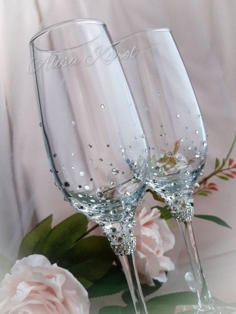 Quince Dances, Glass Decor Ideas, Wedding Toasting Glasses, Destination Beach Wedding, Artificial Wedding Bouquets, Wedding Champagne Glasses, Toasting Glasses, Beach Destination Wedding, Wedding Glasses