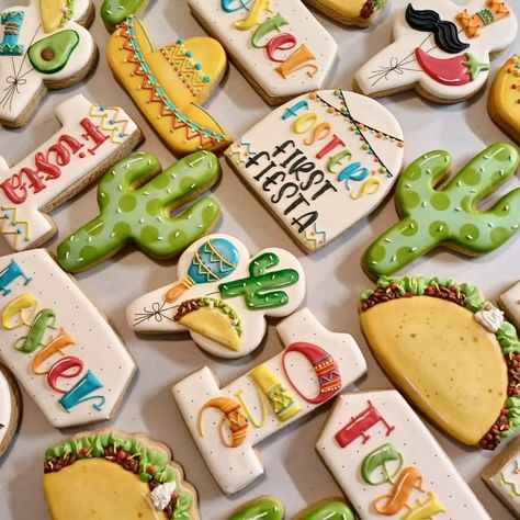 FIESTA! I don't know anyone who doesn't love a tacos. If you don't just keep that yourself 😉 I LOVED making this set, and you better… | Instagram Three Esta Birthday Party, Sombrero Cookies, Taco Bout A Baby, Mexican Cookies, Balloon Cookies, Better Instagram, Fiesta Baby Shower, Childrens Birthday Party, Baby Shower Cookies