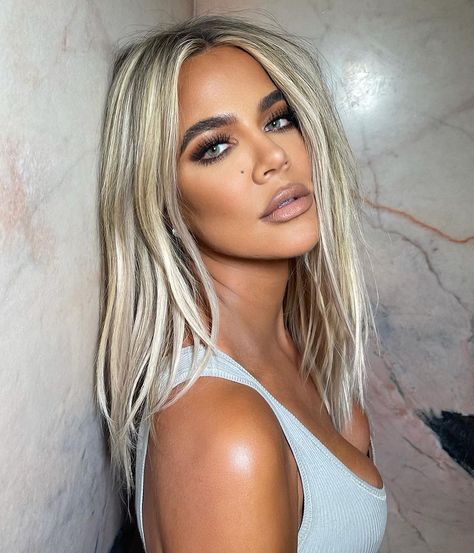 Kardashian Hair Color, Khloe Kardashian Hair, Perfect Blonde Hair, Tan Skin Blonde Hair, Kardashian Hair, Kloe Kardashian, Khloé Kardashian, Blonde Hair Inspiration, Hair Inspo Color