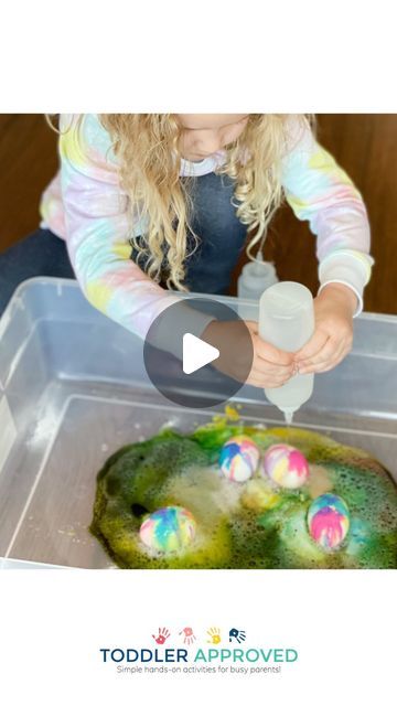 Kristina Buskirk | Toddler Approved on Instagram: "VOLCANO EGGS🎉 This fizzy activity has been an ⭐️ALL-STAR⭐️ player at our house every Easter for almost a decade!! Thousands... if not hundreds of thousands of families have tried fizzy eggs and include them in their Easter egg decorating each year! 

‼️SAVE THIS POST‼️ Follow for more easy ideas!

This is the lazy mom’s version of our volcano eggs that still gets the job done but is an even quicker set up to do several eggs at once. It’s the dump & squirt method 🙌 in a sensory bin! 

HOW IT WORKS
1. Put some eggs in a sensory bin.
2. Drip on some food coloring.
3. Dump on some baking soda.
4. Squirt with vinegar.
5. Repeat!

* I also love to add a bowl of baking soda paint (water mixed with baking soda) & a paint brush into the bin so th Fizzy Easter Eggs Baking Soda, Volcano Easter Eggs, Fizzy Eggs, Baking Soda Paint, Egg Slime, Devil Eggs, Preschool Painting, Colored Eggs, Holiday Activities For Kids