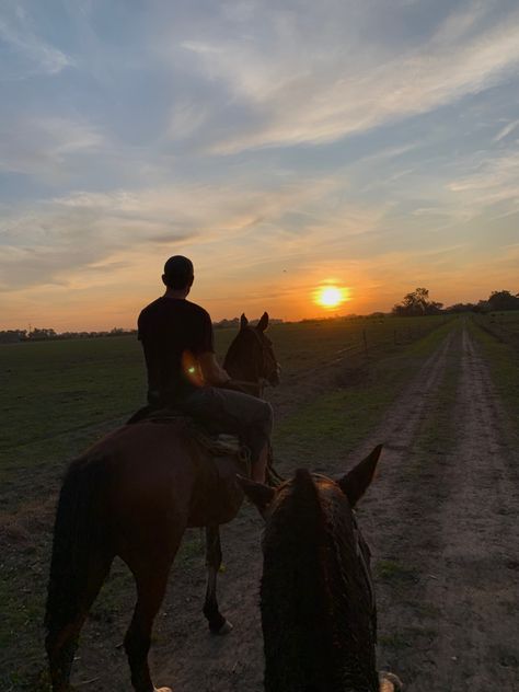 Riding With Boyfriend, Rancho Aesthetic Mexico, Horse Couple, Boyfriend Photos, Cute N Country, Ranch Life, Cute Couple Selfies, Foto Instagram, Country Life