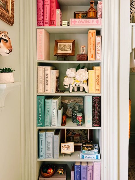 turn board games to display books. Storage solutions that are smart and stylish to organize board games. A beautiful way to keep games on a shelf. A simple craft that is fast and easy Aesthetic Board Game Storage, Board Games Shelf, Bookshelf Board Games, Game Shelf Organization, Playroom Shelf Decor, Board Game Shelves, Boardgame Storage, Board Game Storage Ideas, Game Shelves