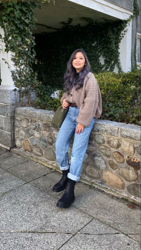 Slouchy Boots Outfit Jeans, Chunky Boots Outfit Jeans, Slouchy Boots Outfit, Boots Outfit Jeans, Chunky Boots Outfit, Levis Vintage Jeans, Doc Martens Outfit, Slouchy Jeans, Levis Vintage