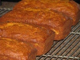 Pineapple Banana Bread Recipe, Rich Banana Bread, Pineapple Bread, Pineapple Dessert Recipes, Pineapple Desserts, Chocolate Banana Bread, Pumpkin Bread Recipe, Dessert Bread, Pumpkin Bread